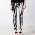 Pantalone sa crno-belim prugama Pull & bair RSD 3,490.00